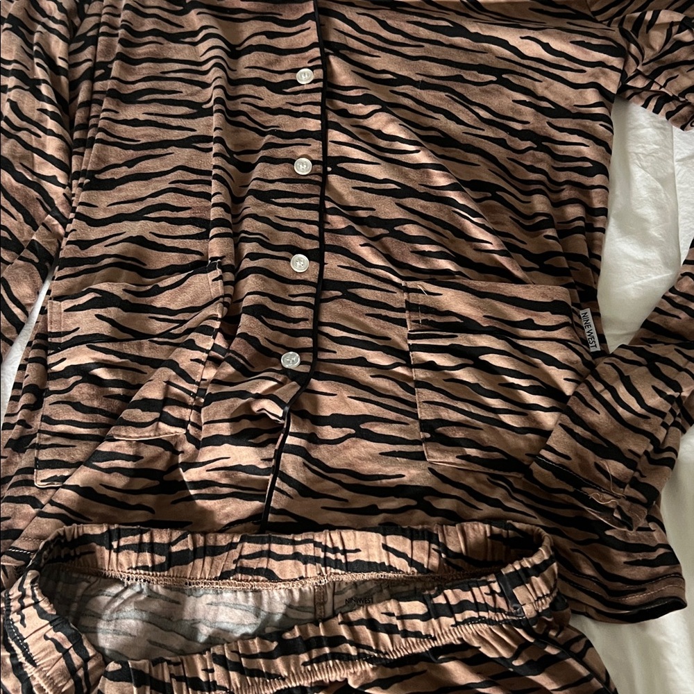 Pajama set - Picture 2 of 4